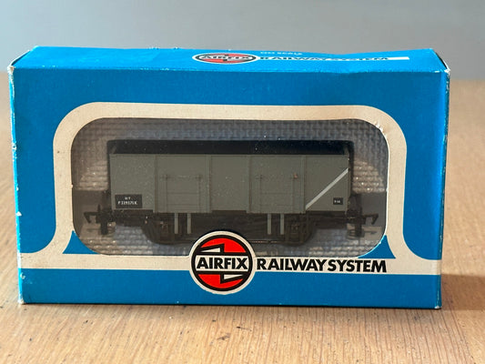 Airfix OO Gauge 54366 BR 7 Plank Wagon P130286