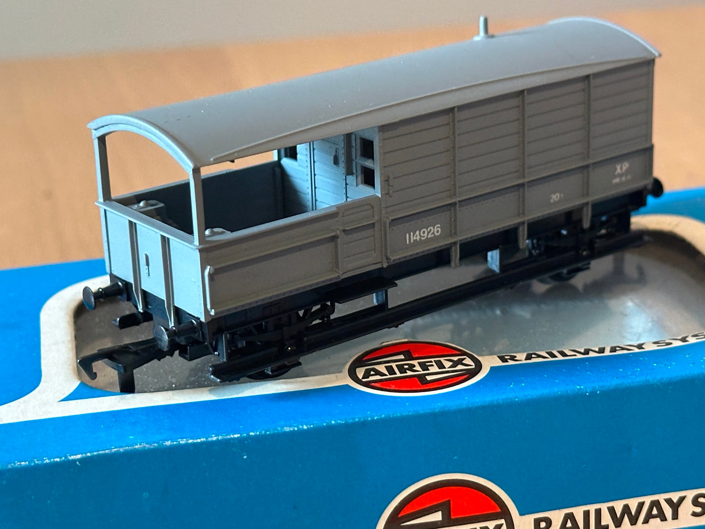 Airfix OO Gauge 54360-6 BR 20 Ton Guards Van 114926