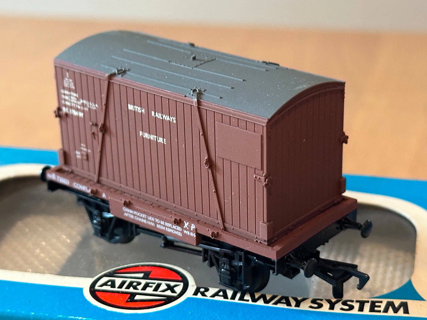 Airfix OO Gauge Conflat BR B. Furniture Container 54332-1