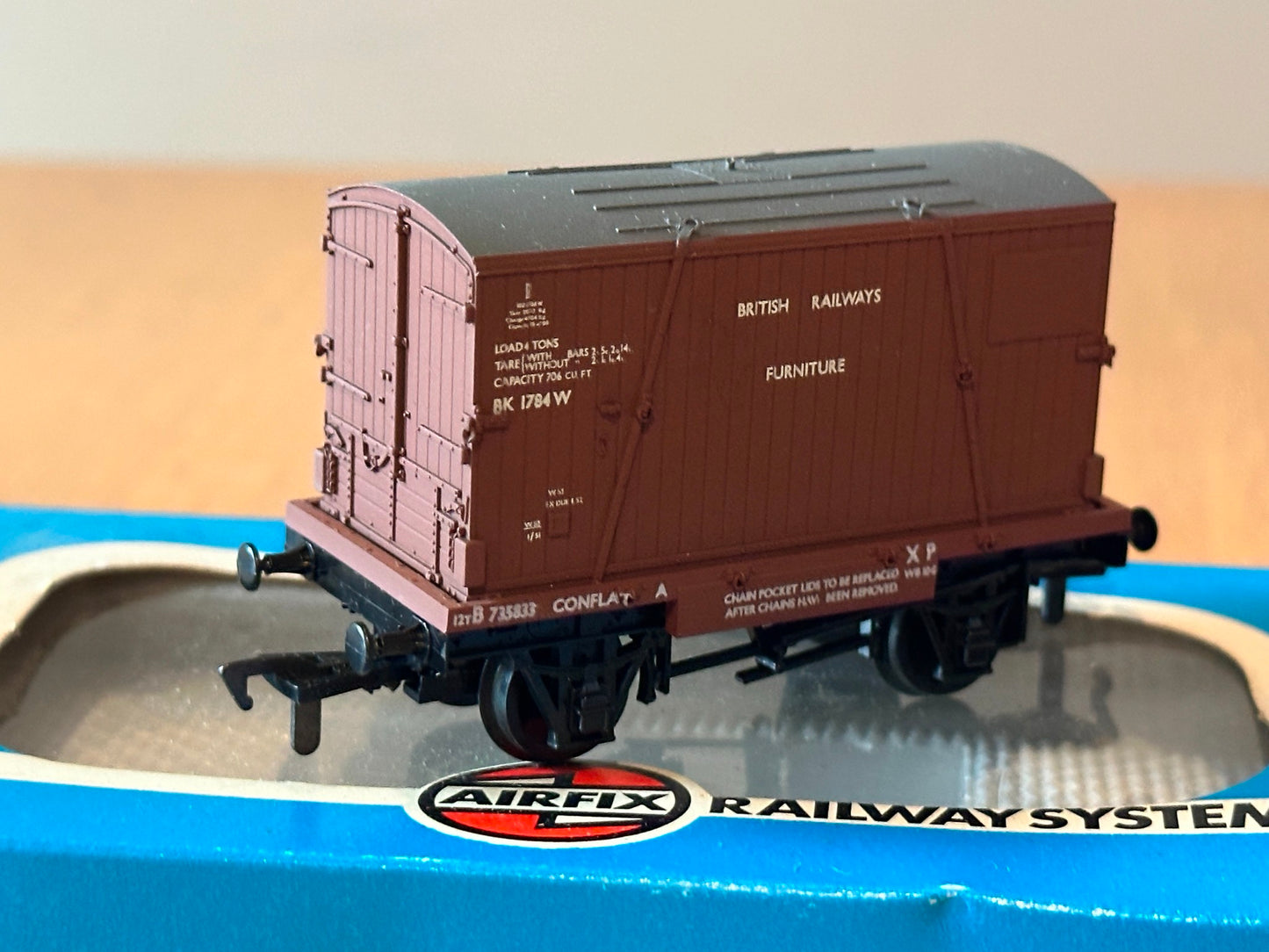 Airfix OO Gauge Conflat BR B. Furniture Container 54332-1