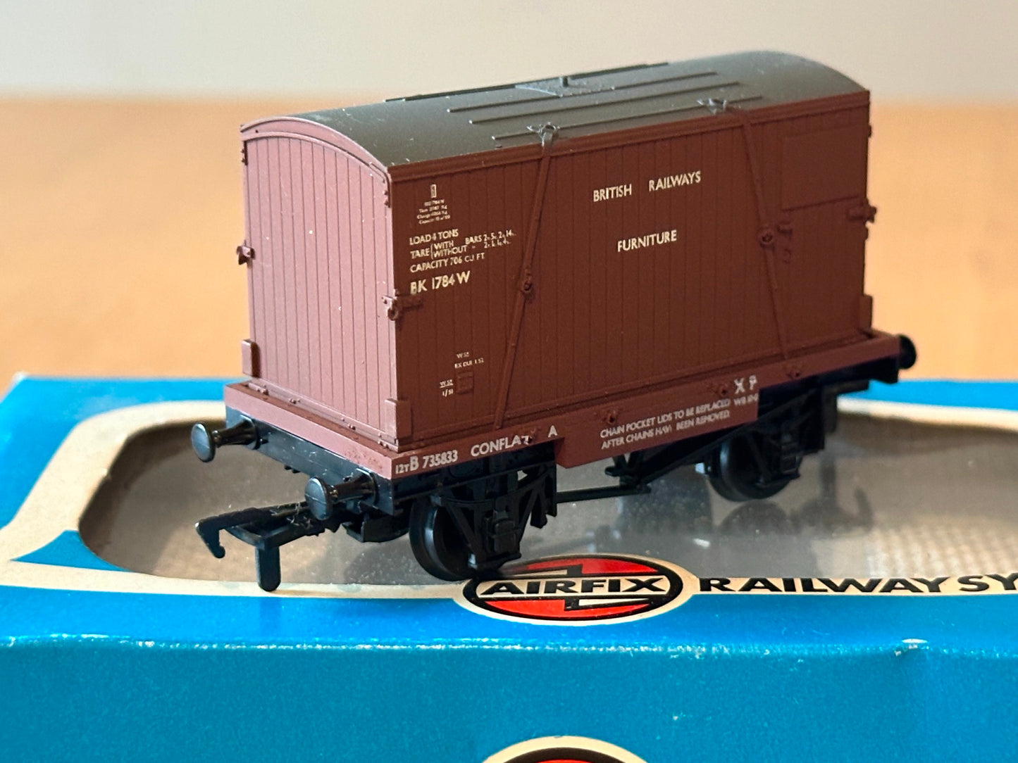 Airfix OO Gauge Conflat BR B. Furniture Container 54332-1