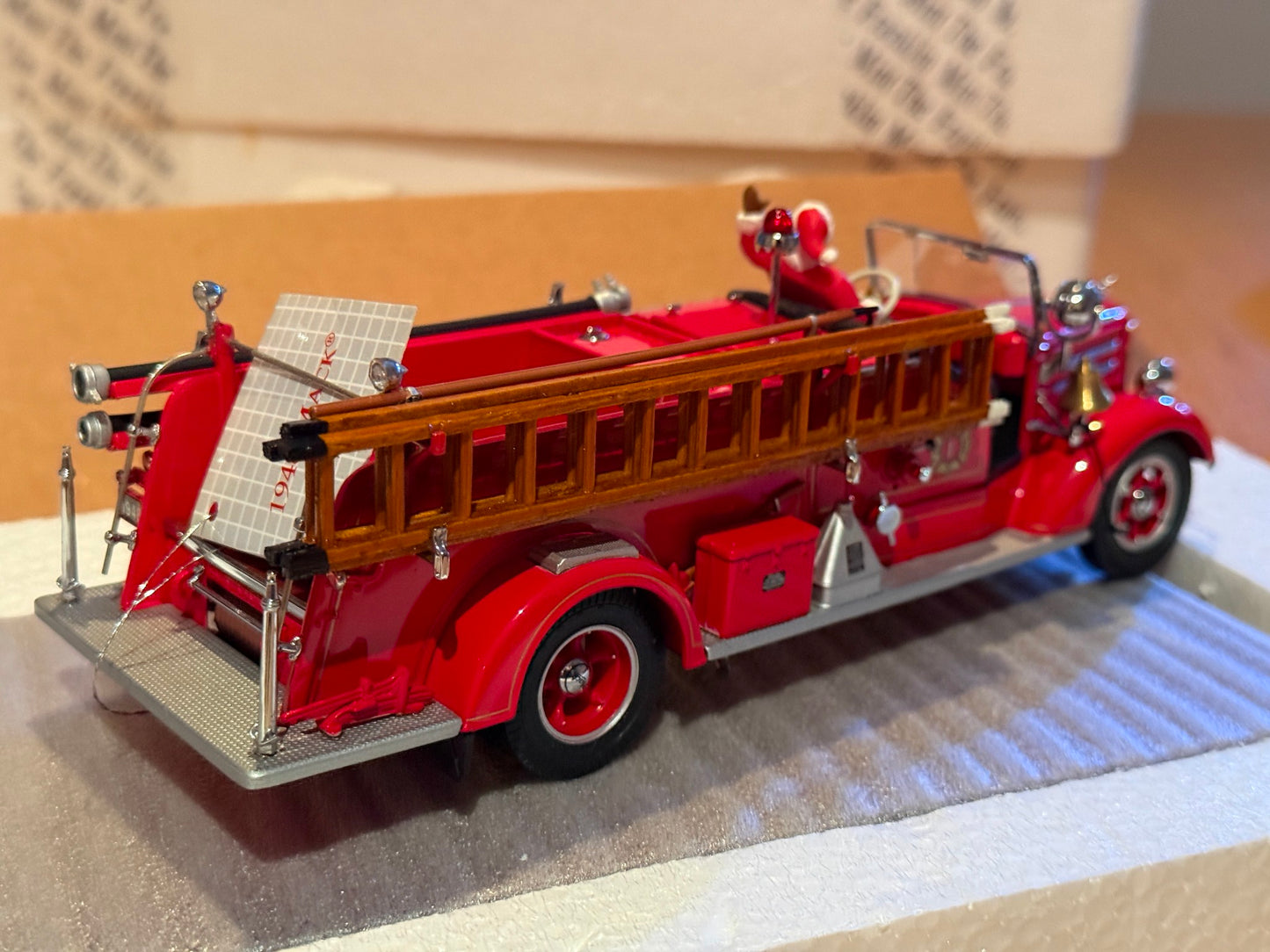 Franklin Mint 1948 Fire Engine Mack Pumper 1:32 with Santa (Missing Dog models)