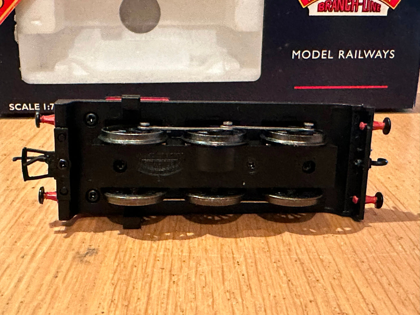 Rare Bachmann Branchline Junior OO Gauge 30-900 Red 0-6-0T No. 2005. Pre Owned.