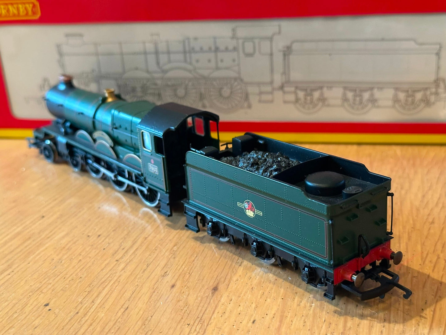 Hornby OO Gauge R2736 BR Green 4-6-0 Castle Class 7013 'Bristol Castle',