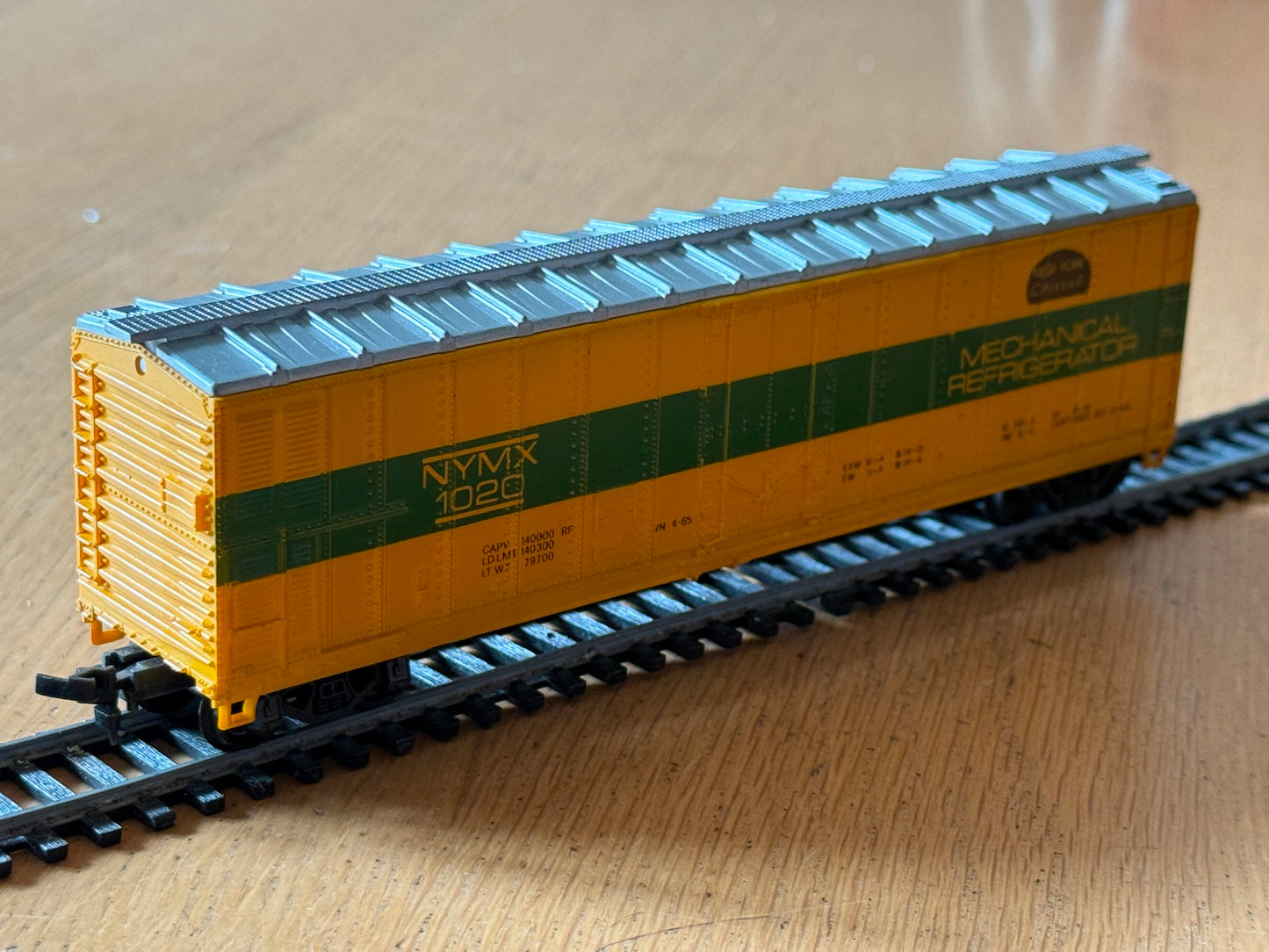 Lima HO Scale New York Central Mechanical Refrigerator BOX CAR NYMX 1020
