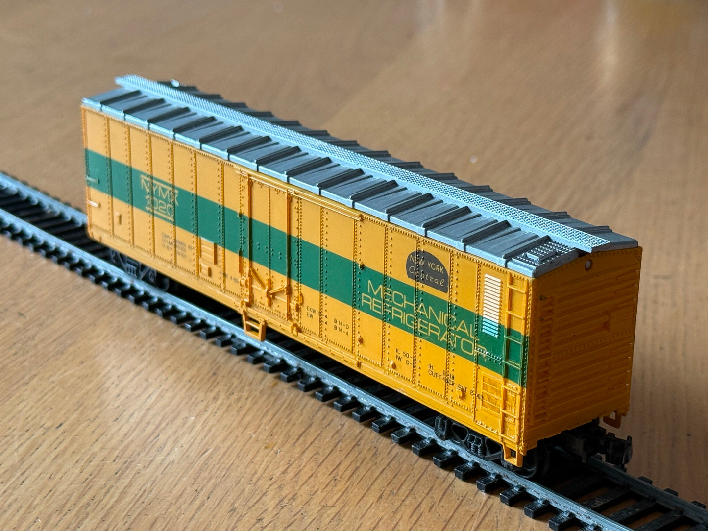 Lima HO Scale New York Central Mechanical Refrigerator BOX CAR NYMX 1020