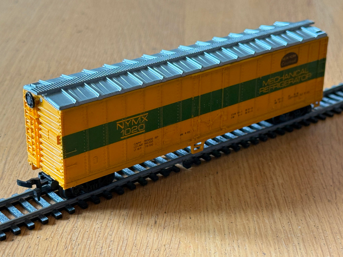 Lima HO Scale New York Central Mechanical Refrigerator BOX CAR NYMX 1020