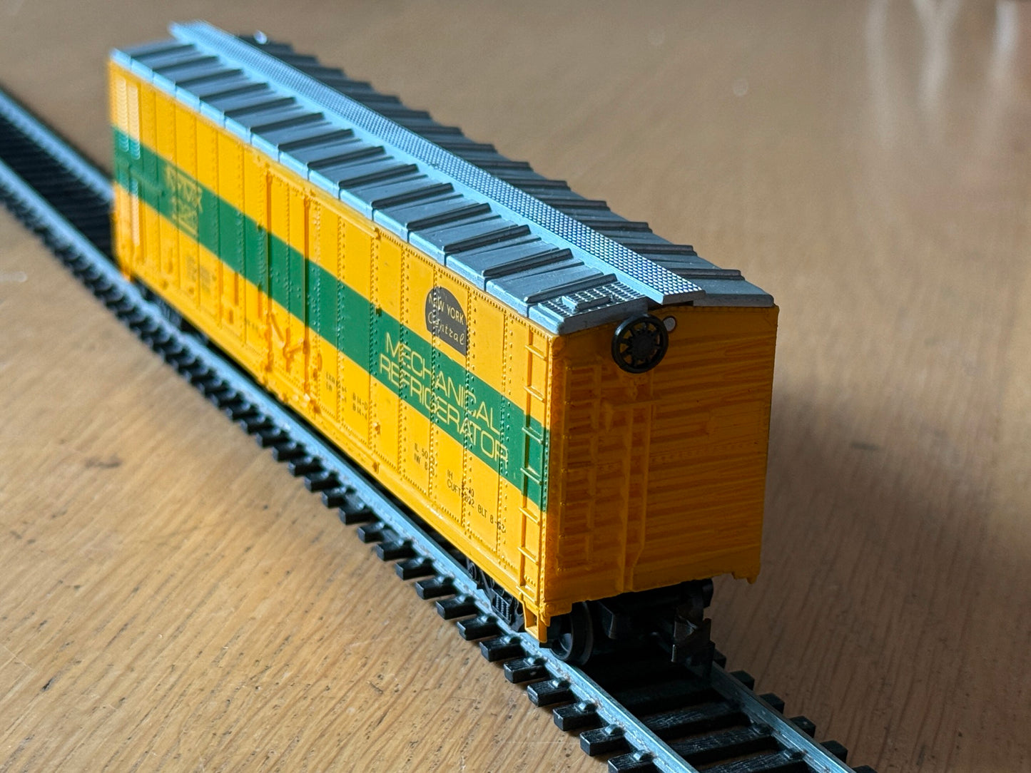 Lima HO Scale New York Central Mechanical Refrigerator BOX CAR NYMX 1020