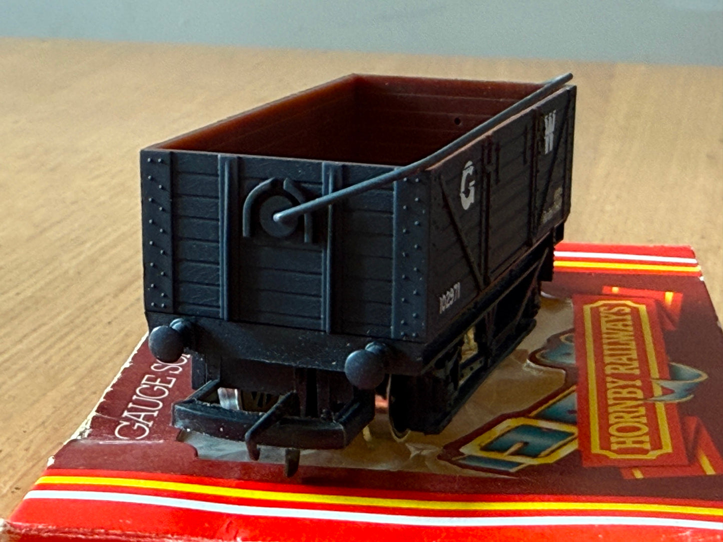 Hornby OO Gauge R386 -  Loose Plank Wagon GW 102971