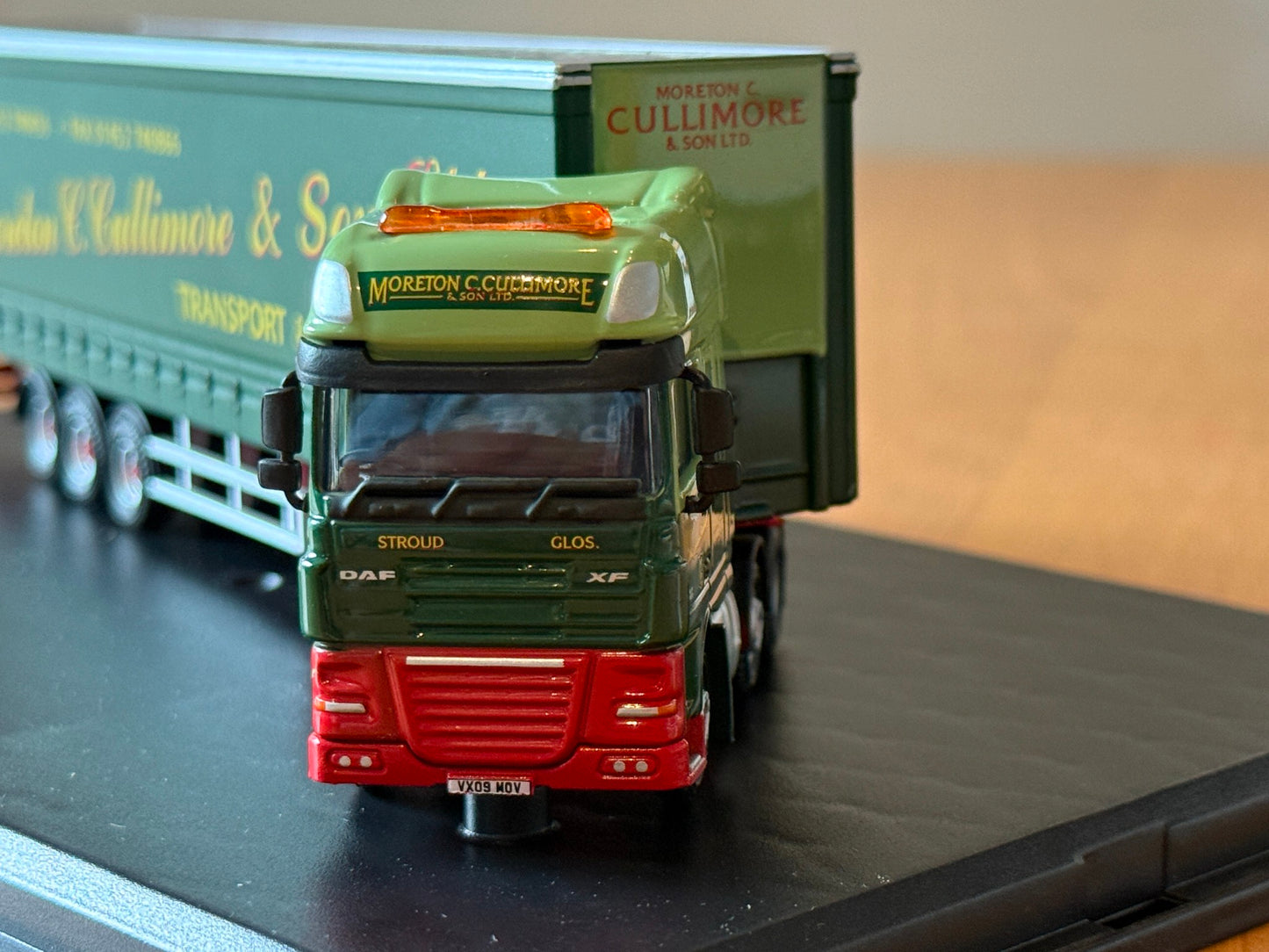 Oxford Diecast Haulage DAF12CS - DAF 105 XXL Moreton Cullimore Curtainsider 1:76