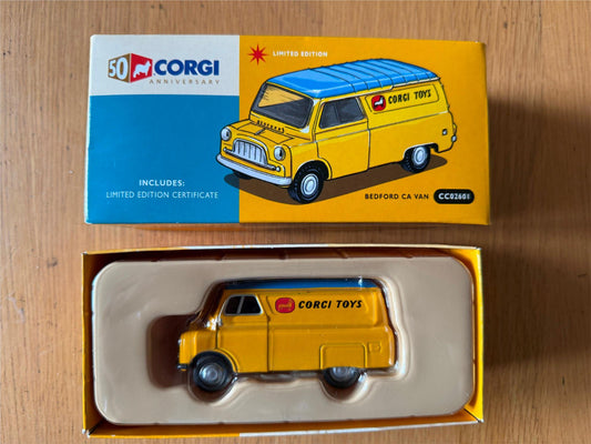 Corgi Classics 02601 - 1:50 Bedford CA Van BNIB