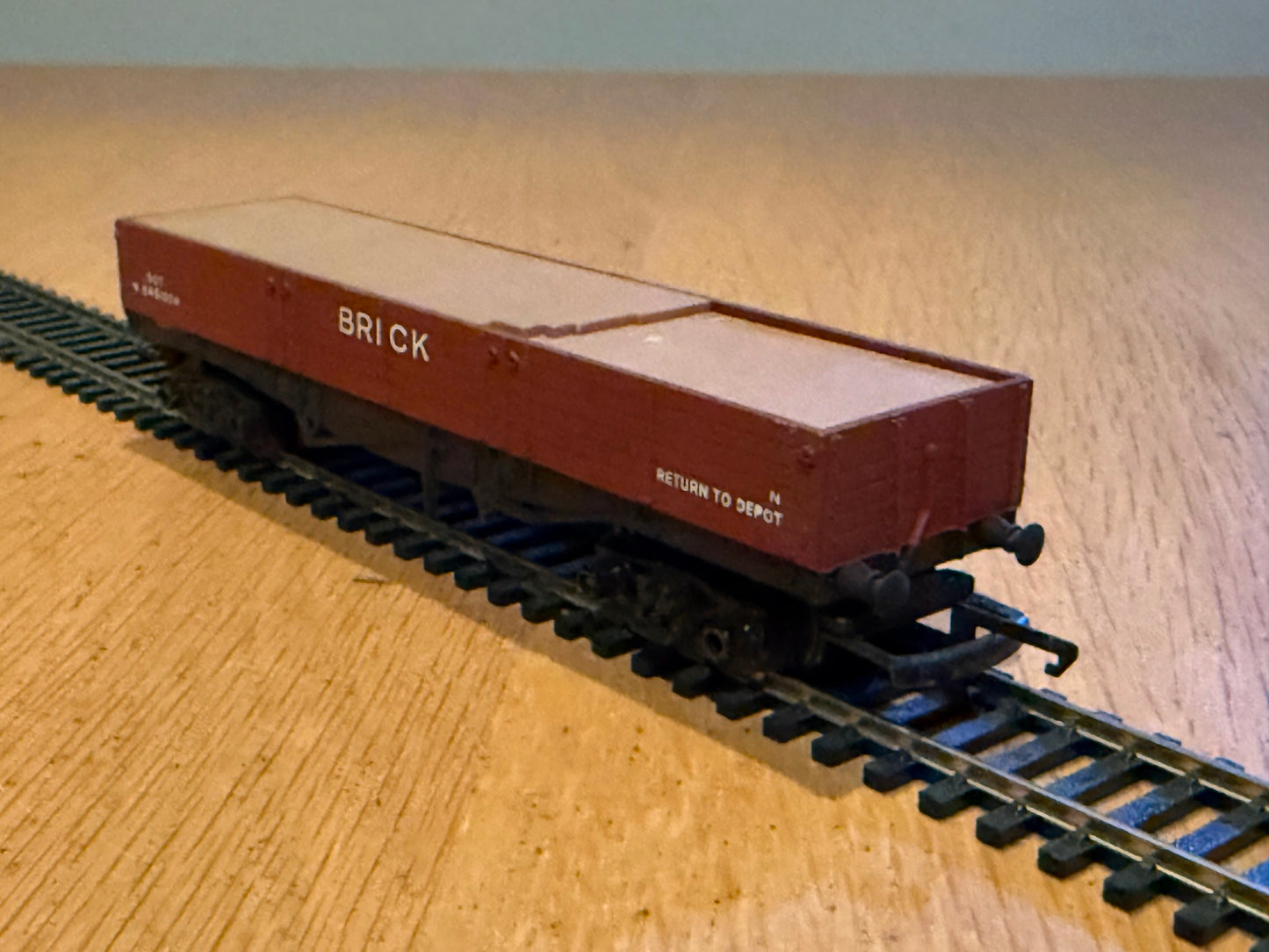Triang OO Gauge R240 - BR Brick Bogie Wagon With Brick Load
