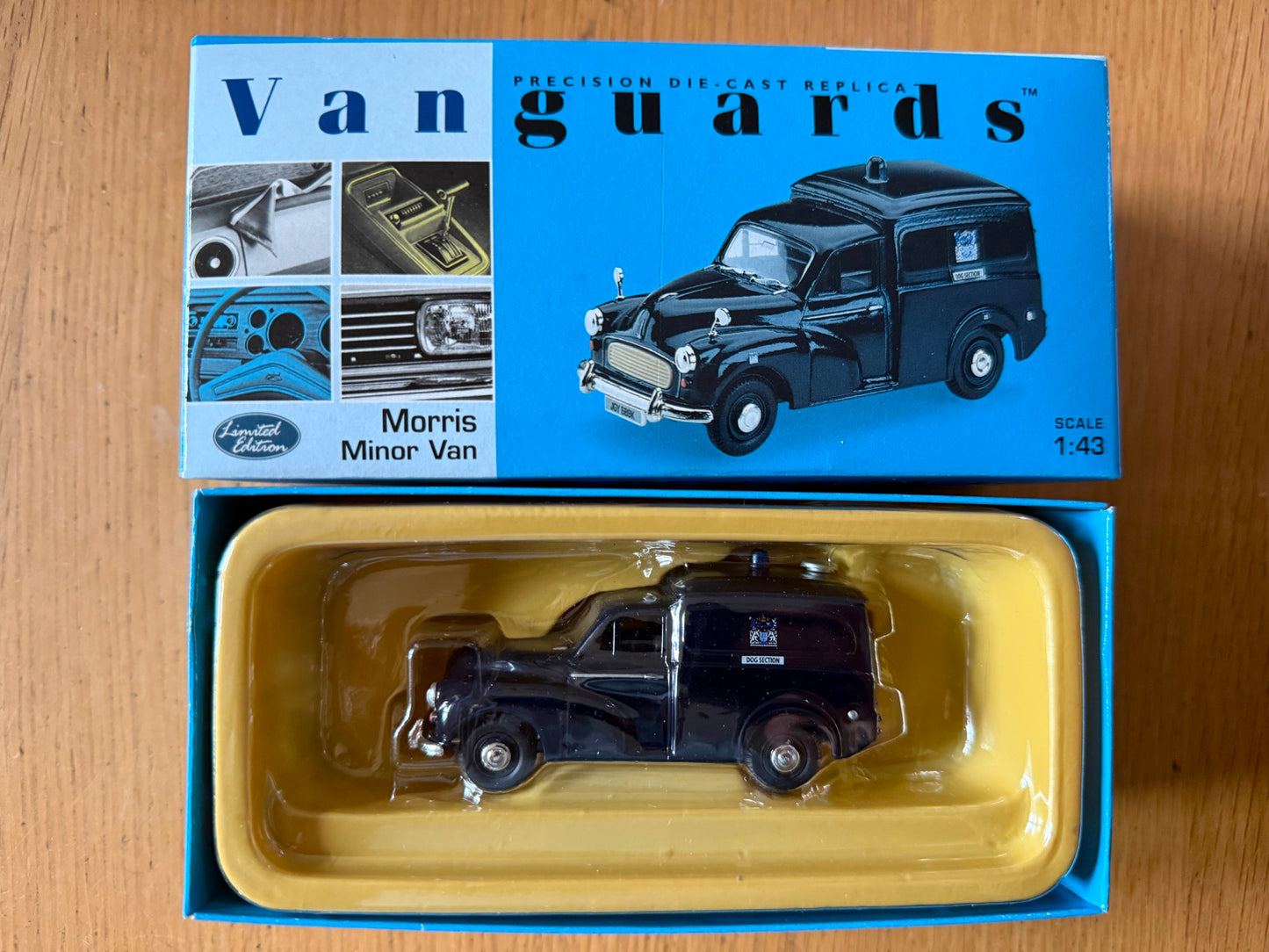 Lledo Vanguards 1:43 VA11014 Morris Minor Van - Metropolitan Police Dog Section