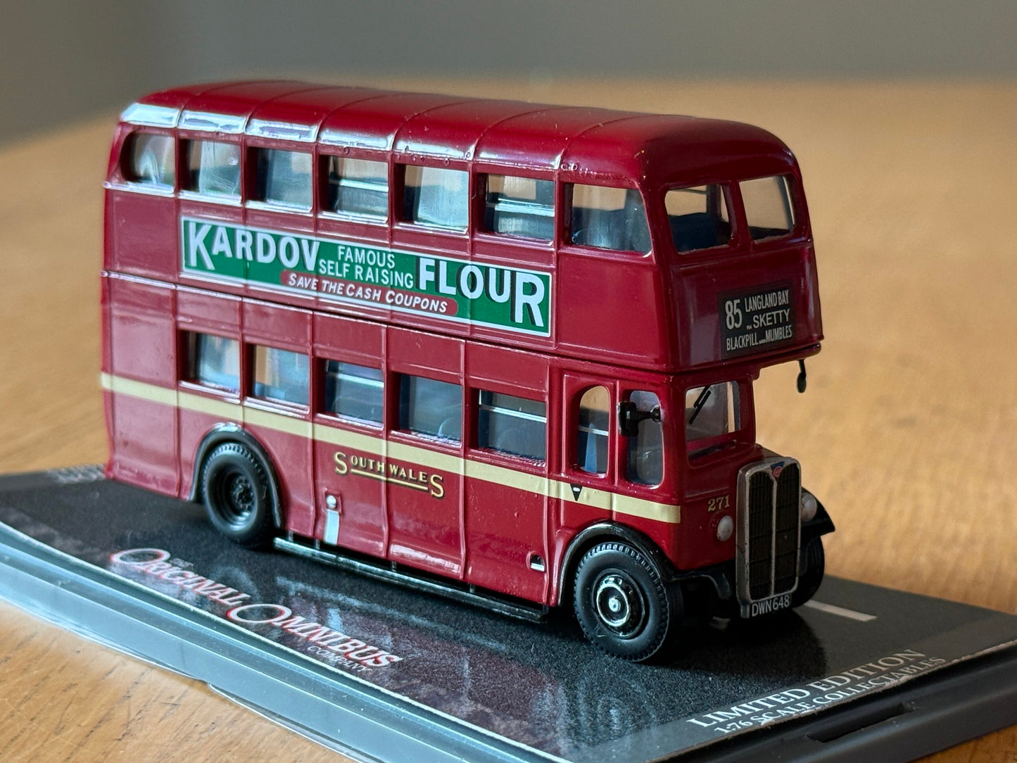 Original Omnibus OM40401 AEC Regent/Weymann South Wales Transport - cracked box