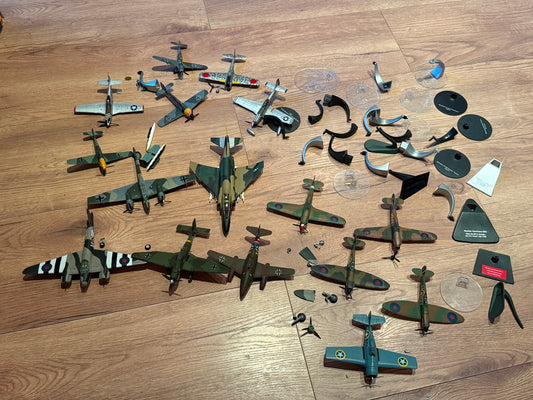 21 Diecast Model Planes and Accessories - Corgi, Gemini, Dragon etc