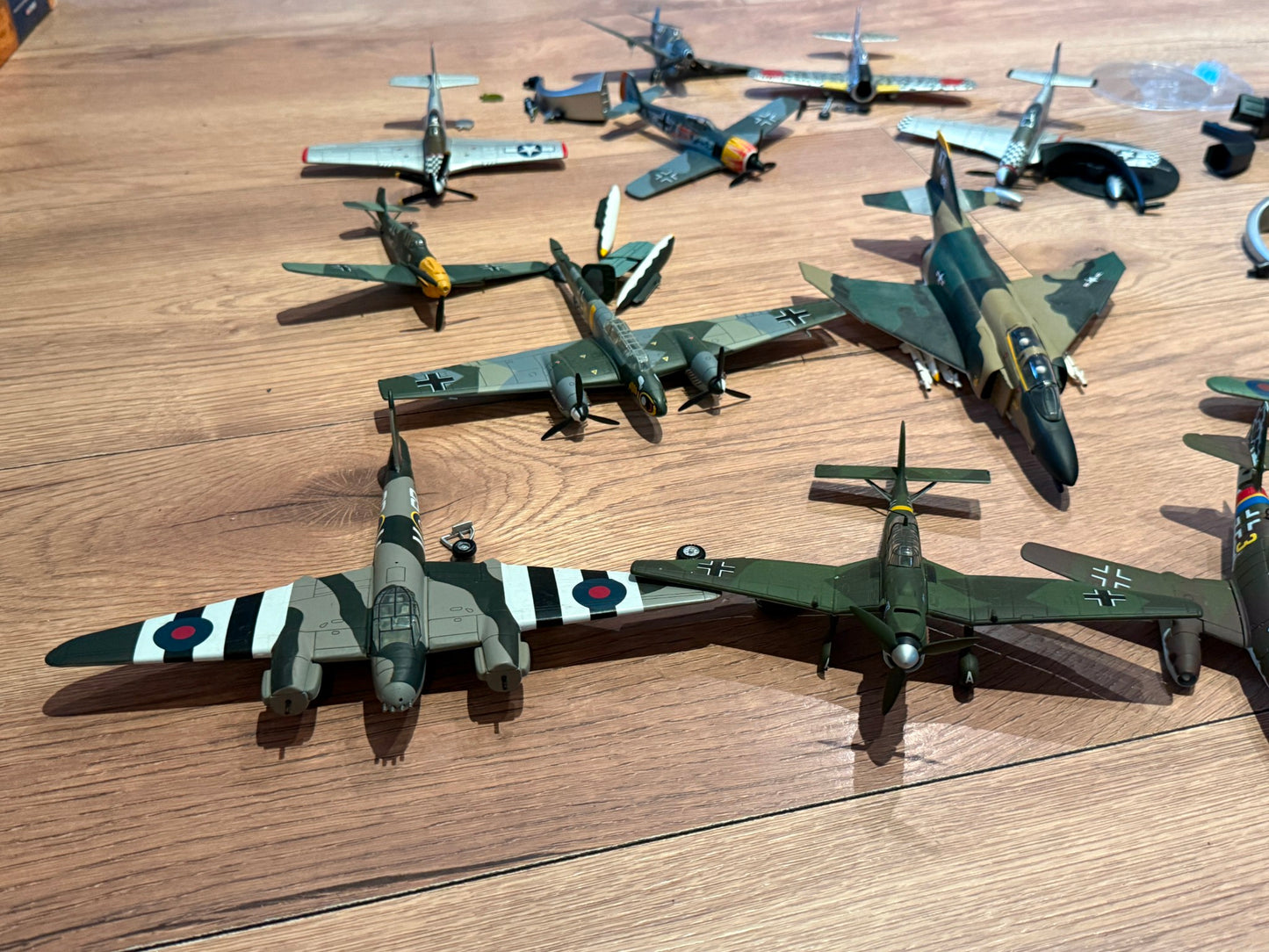 21 Diecast Model Planes and Accessories - Corgi, Gemini, Dragon etc