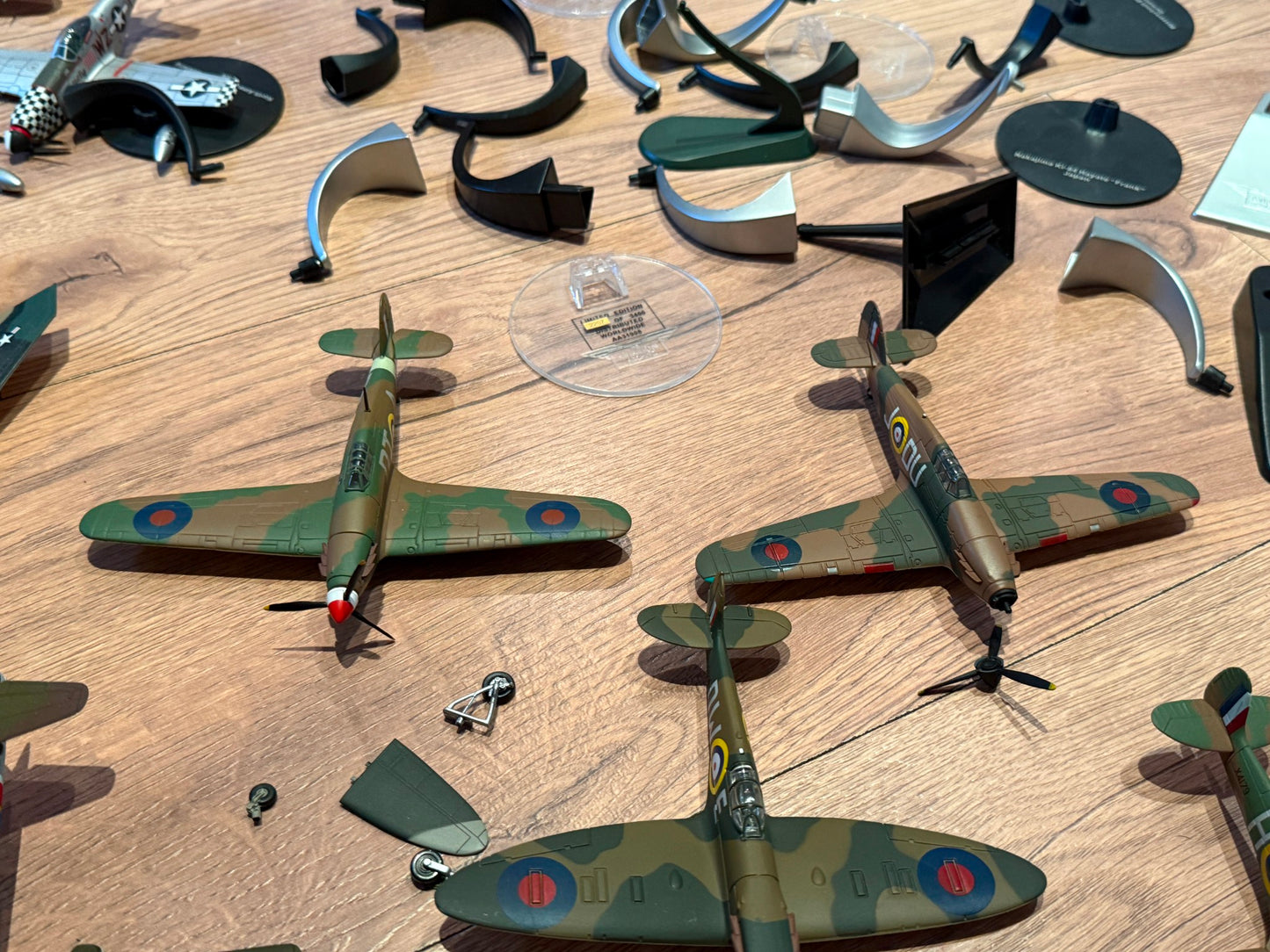 21 Diecast Model Planes and Accessories - Corgi, Gemini, Dragon etc