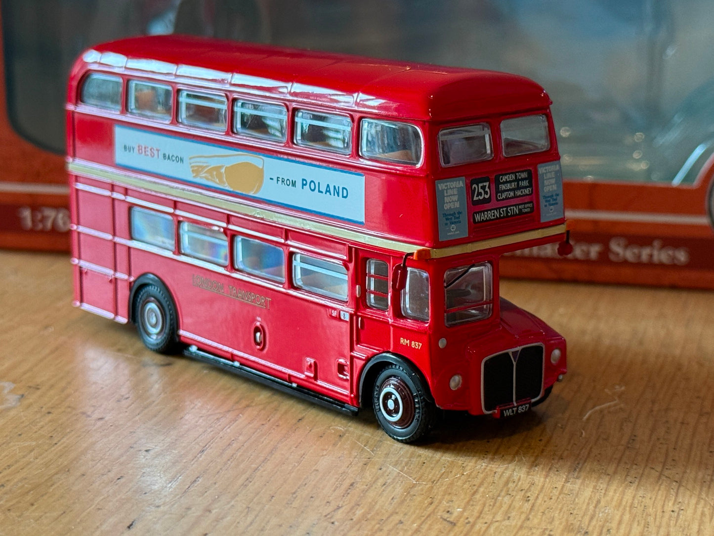 EFE 1:76 OO Gauge 31501 - RM Rotemaster Bus - London Transport. Route 253.