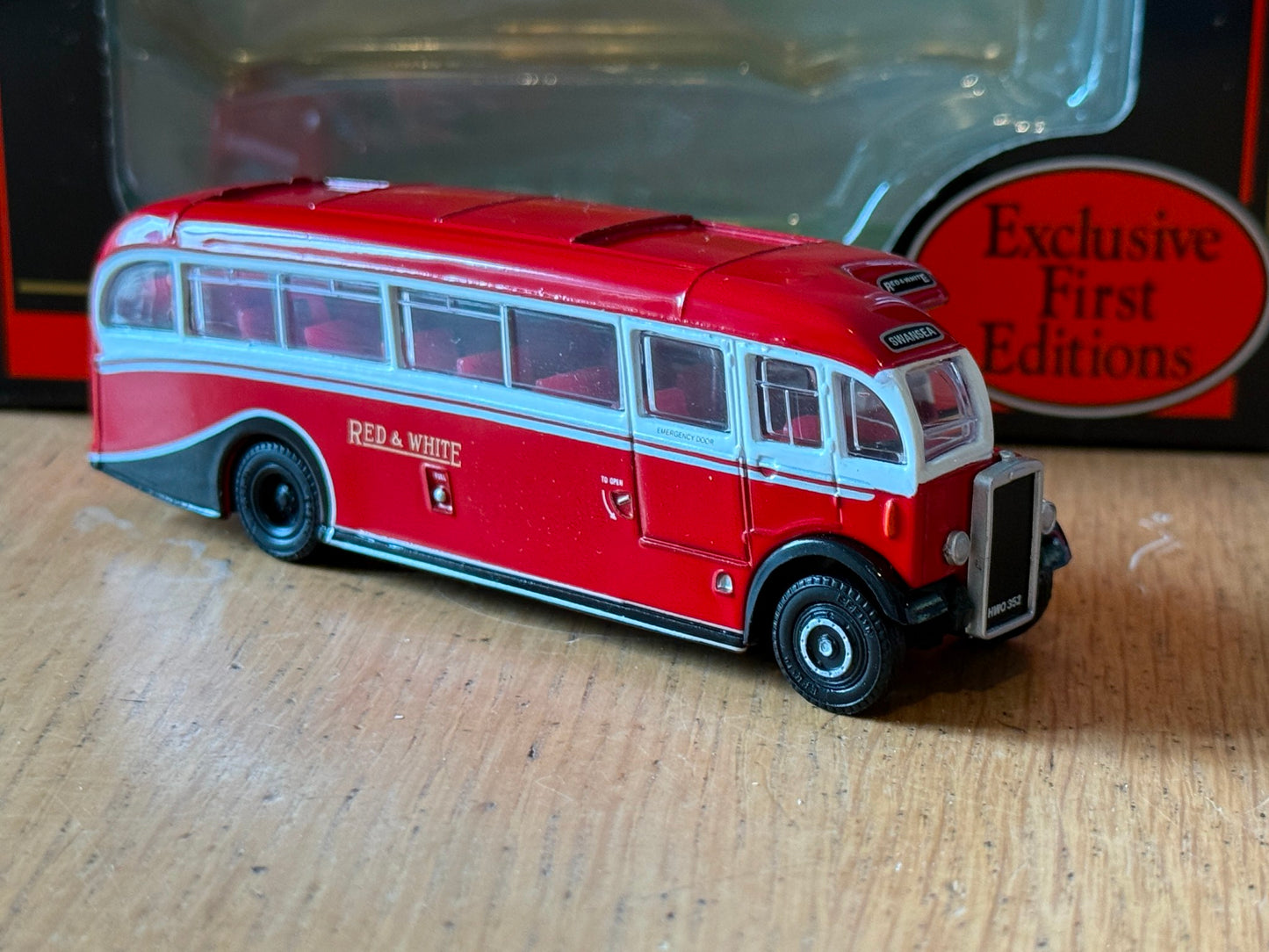 EFE 26803 - 1:76 Leyland Tiger PS1 Duple Half Cab Coach - Red & White