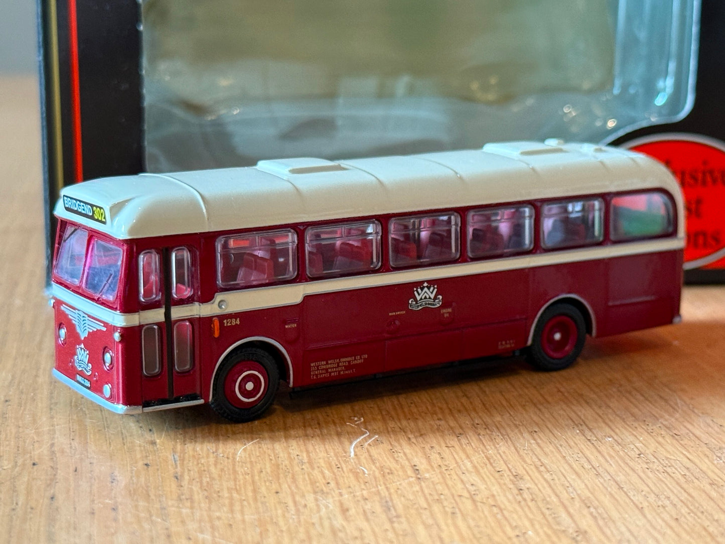 EFE 24311 - 1:76 AEC Reliance 1950's BET Style Bus - Western Wales