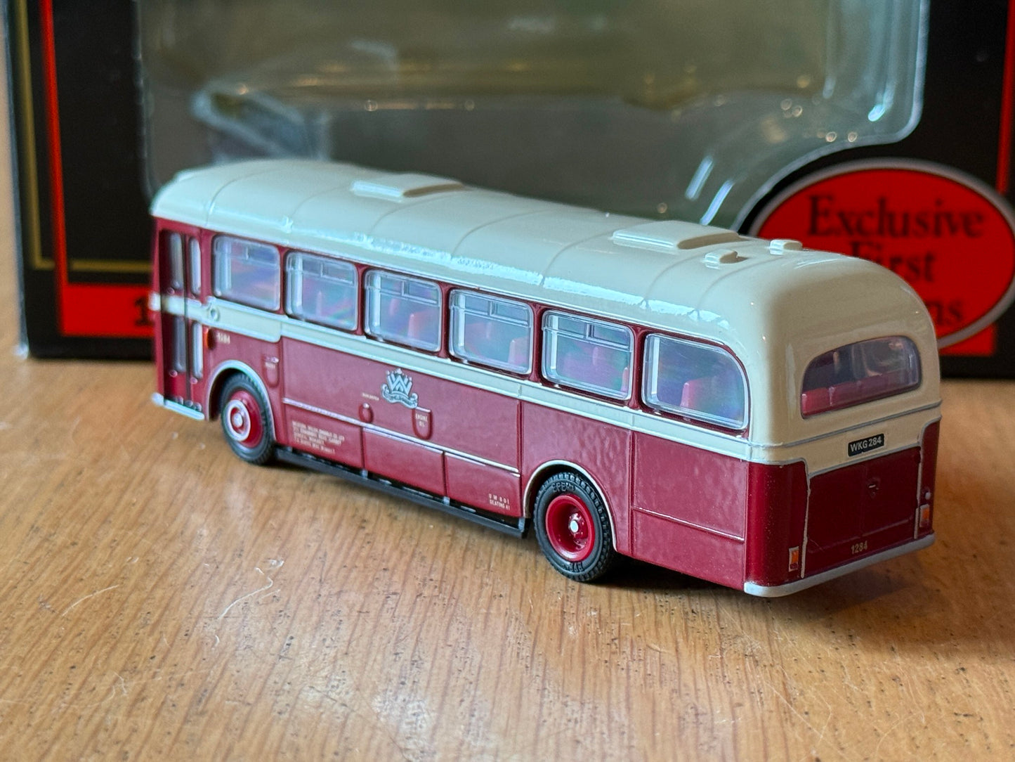 EFE 24311 - 1:76 AEC Reliance 1950's BET Style Bus - Western Wales