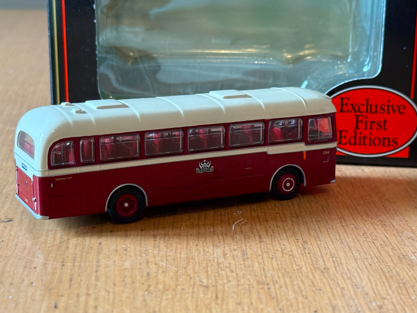 EFE 24311 - 1:76 AEC Reliance 1950's BET Style Bus - Western Wales