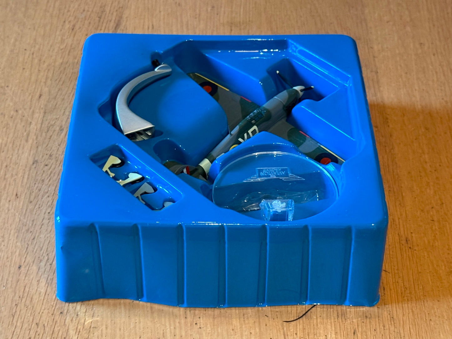 Corgi Aviation Archive 32001 - Hawker Hurricane MkII BE421 174 Sqd