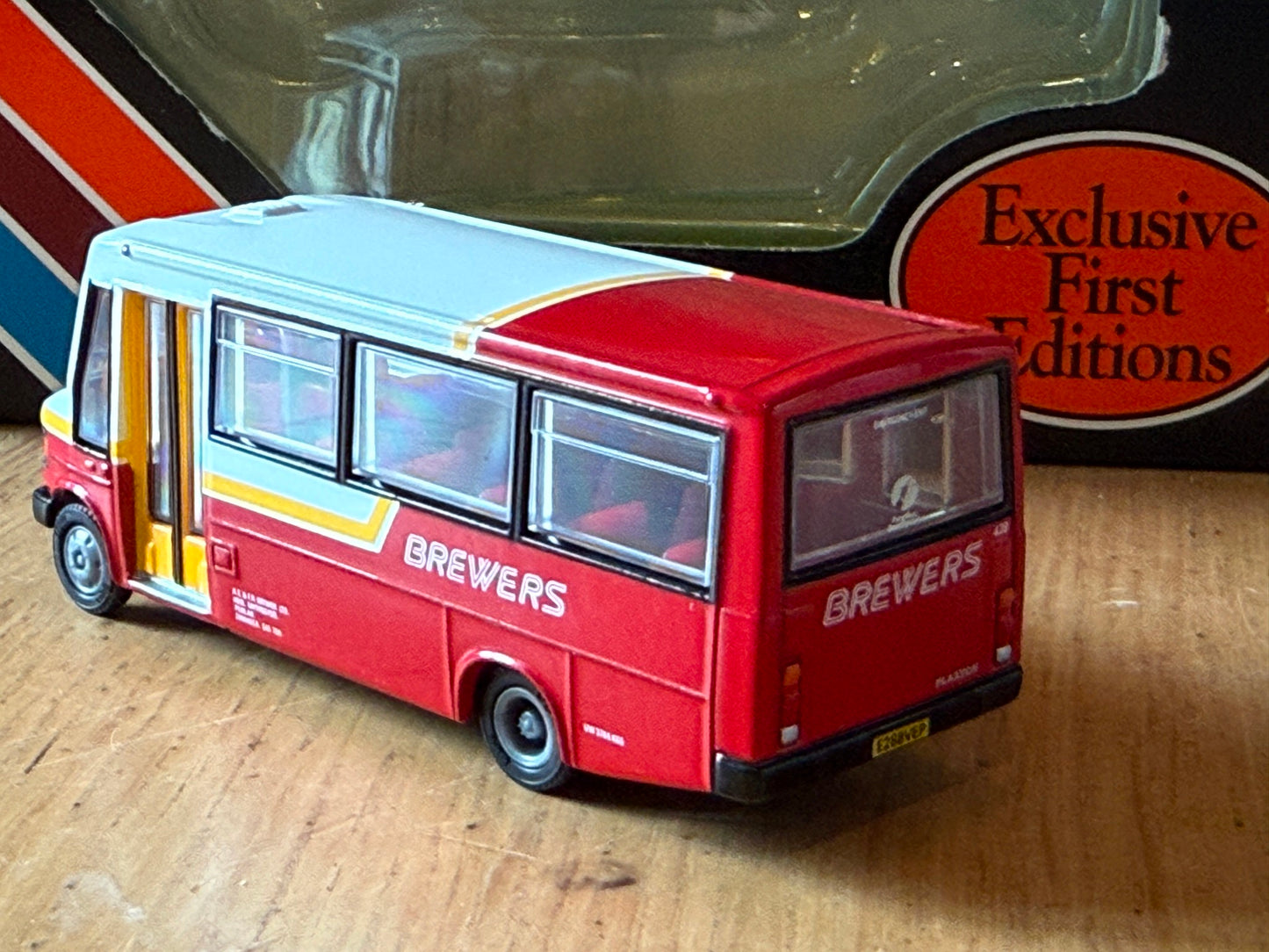 EFE 24901 - 1:76 Mercedes 709 Reeve Burgess Minibus - Brewers