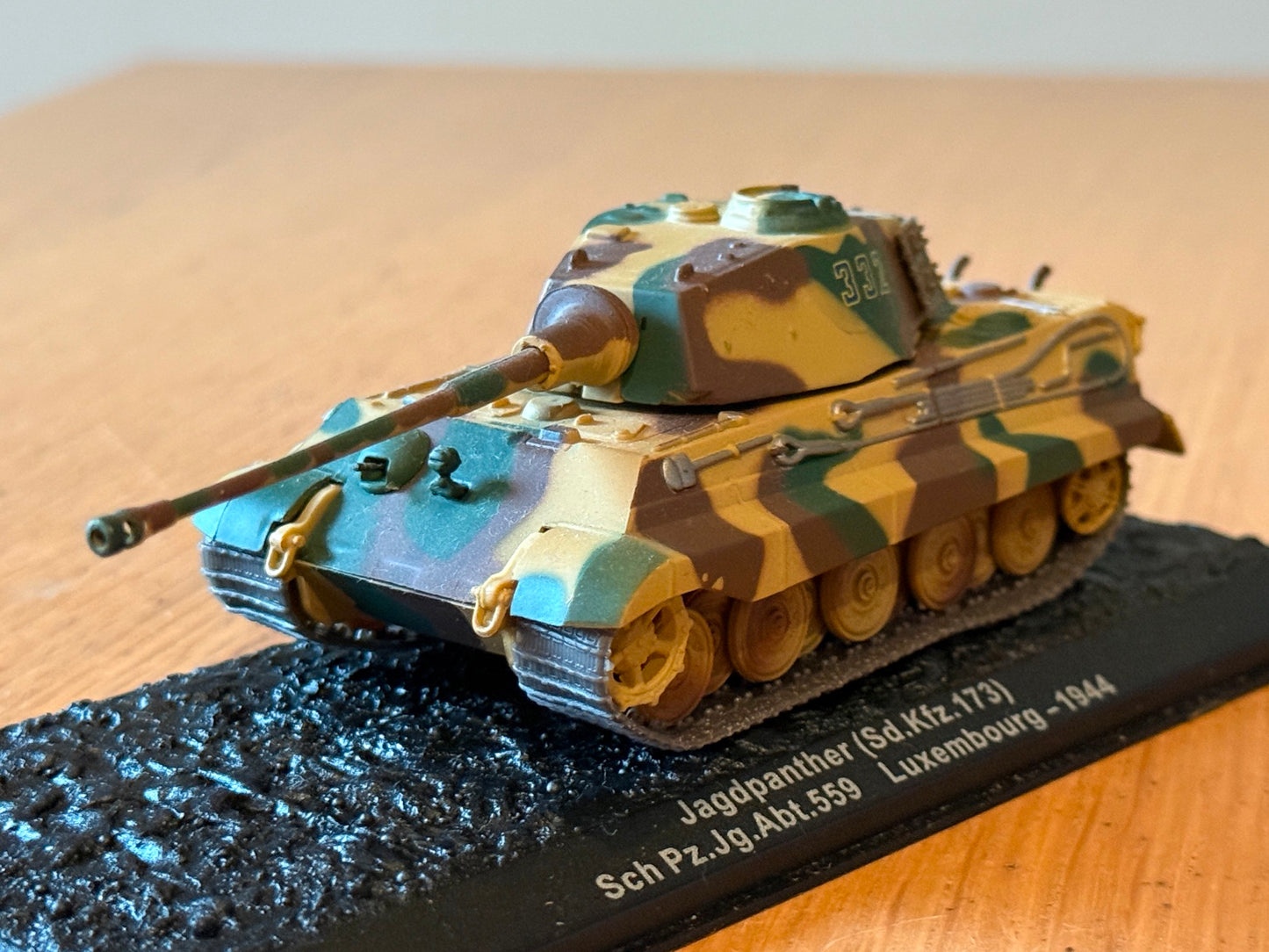 Unimax Forces of Valour Diecast Tank - Panzerkampfwagen Tiger Ausf. B