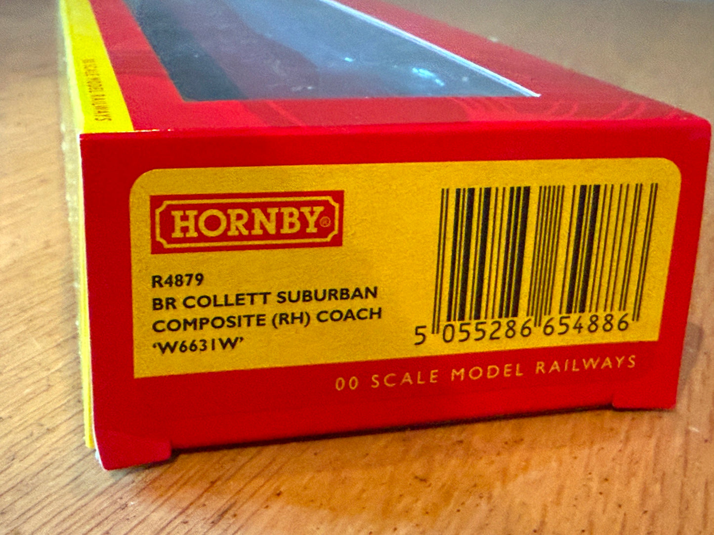 Hornby OO Gauge R4879  - BR Collett Suburban Composite (RH) Coach - W6631W