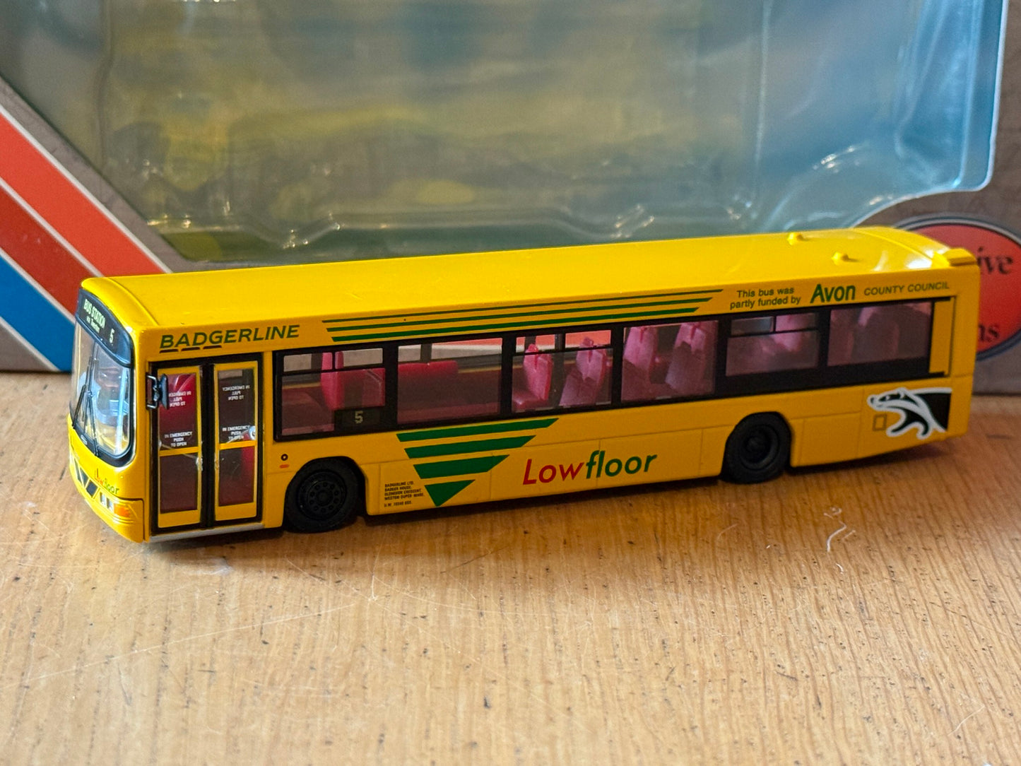 EFE 29803 - 1:76 Wright Dennis Lance low floor bus - Badgerline