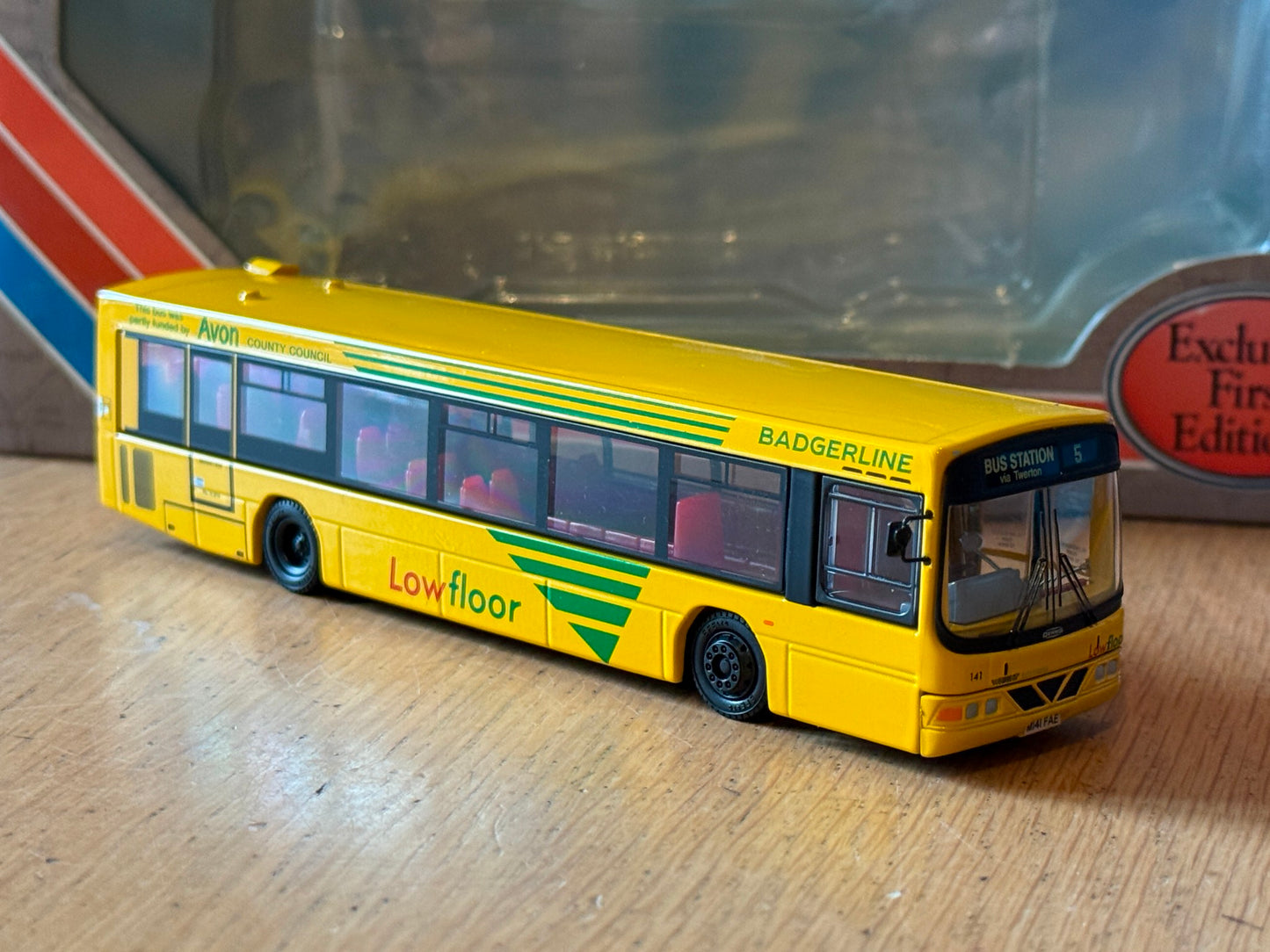 EFE 29803 - 1:76 Wright Dennis Lance low floor bus - Badgerline