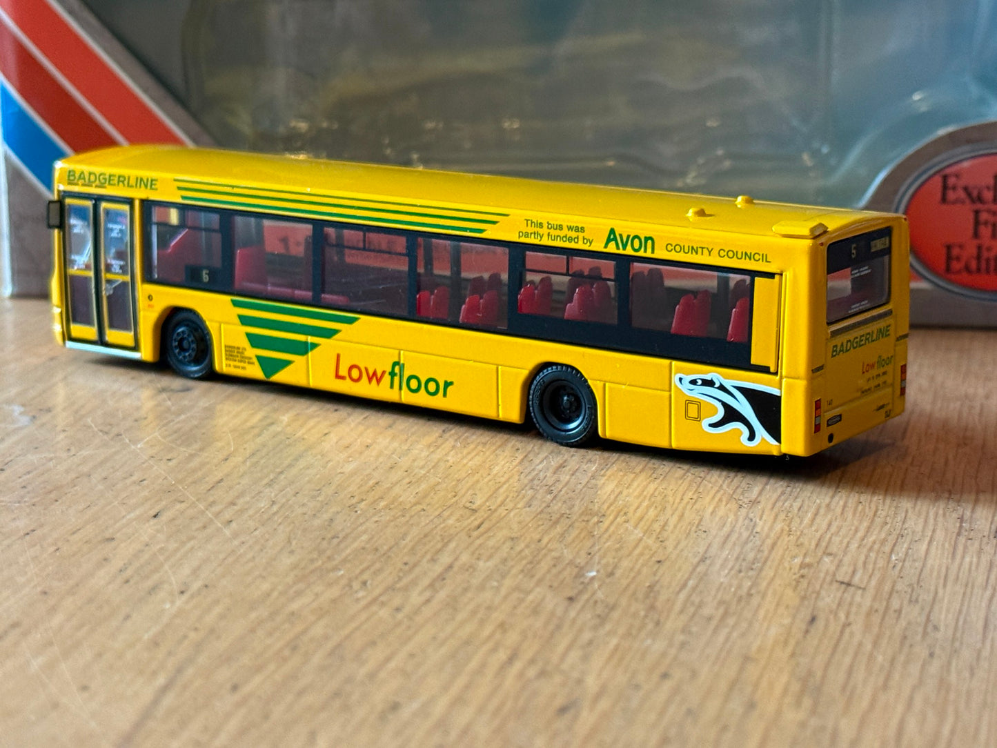 EFE 29803 - 1:76 Wright Dennis Lance low floor bus - Badgerline