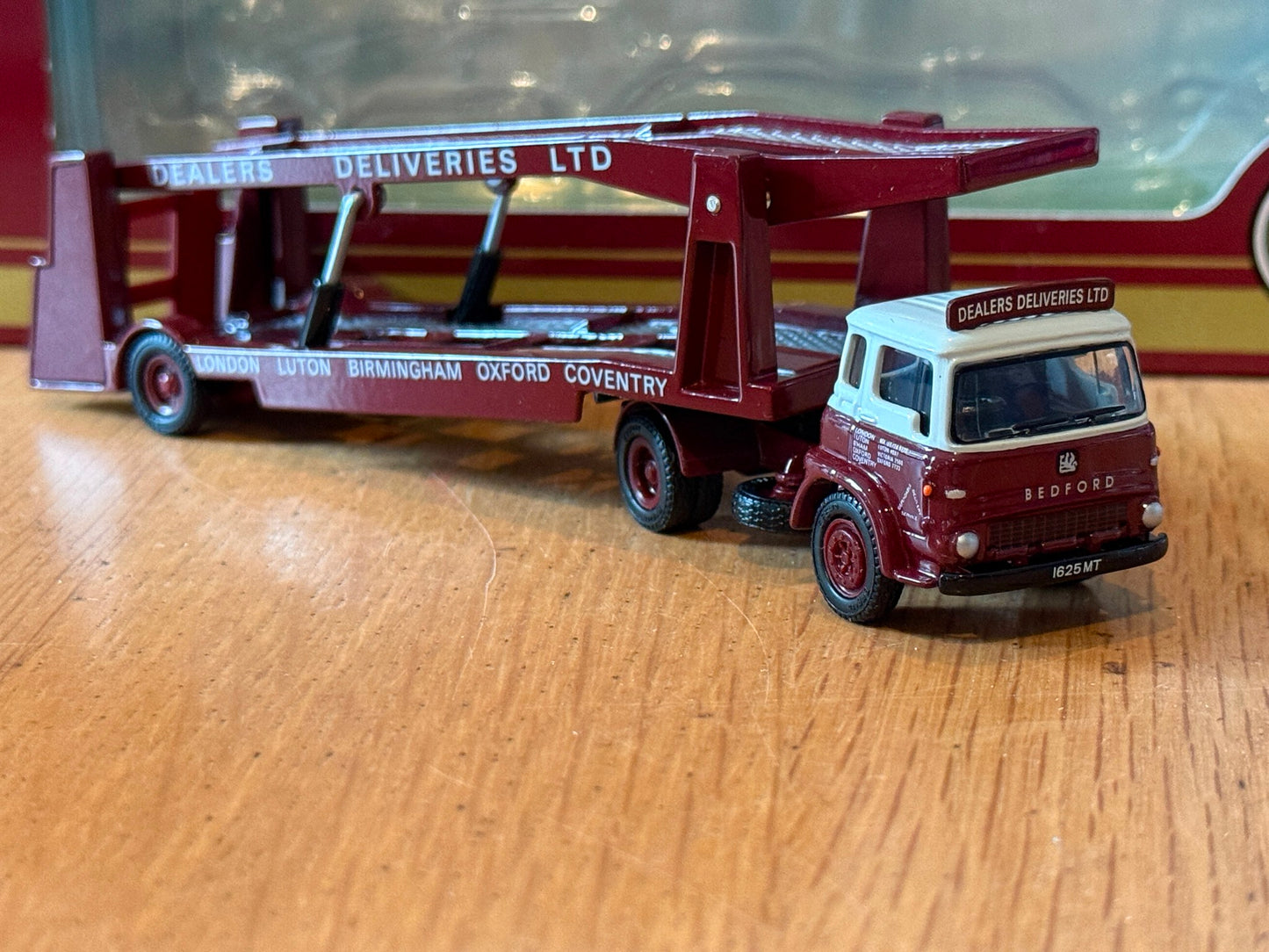 EFE 27002 - 1:76 Bedford TK Articulated Car Transporter Lorry
