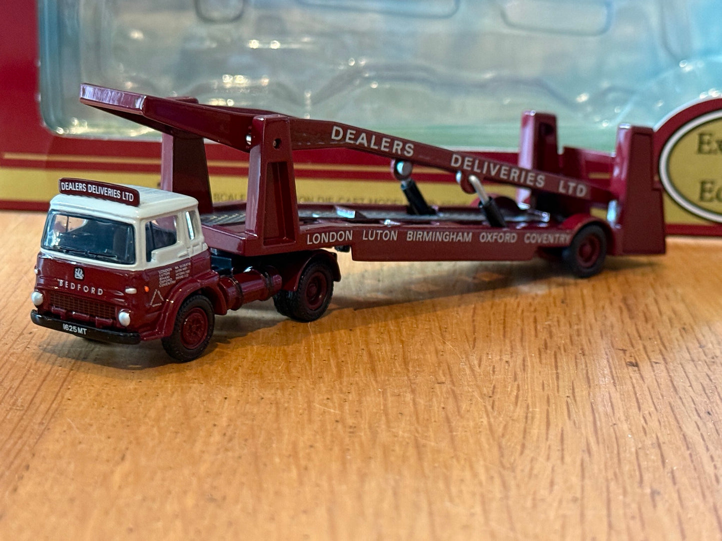 EFE 27002 - 1:76 Bedford TK Articulated Car Transporter Lorry