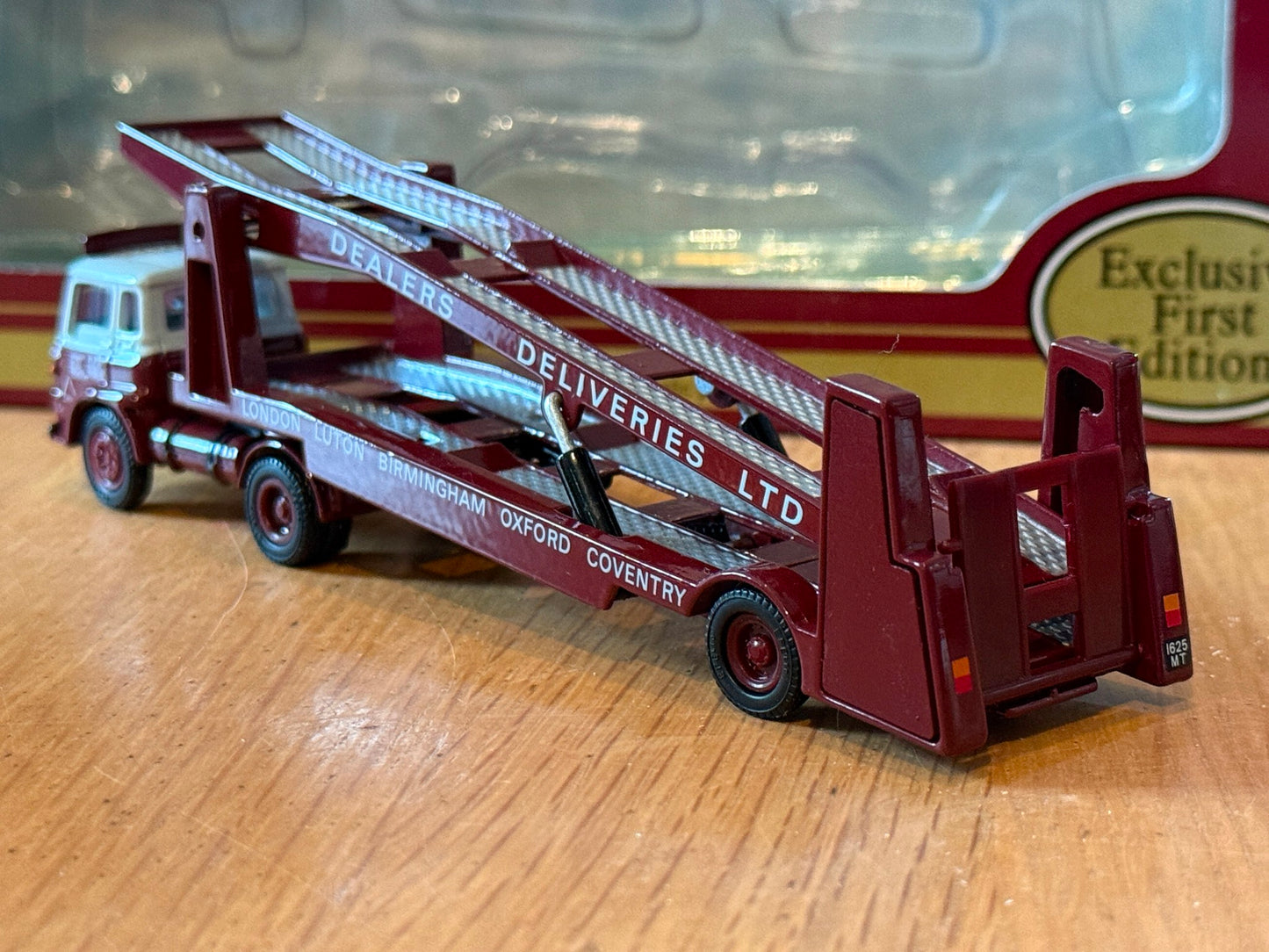 EFE 27002 - 1:76 Bedford TK Articulated Car Transporter Lorry