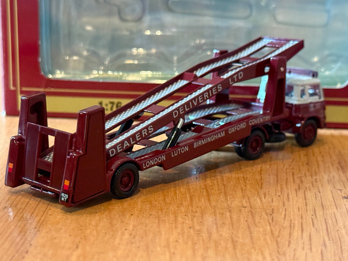 EFE 27002 - 1:76 Bedford TK Articulated Car Transporter Lorry
