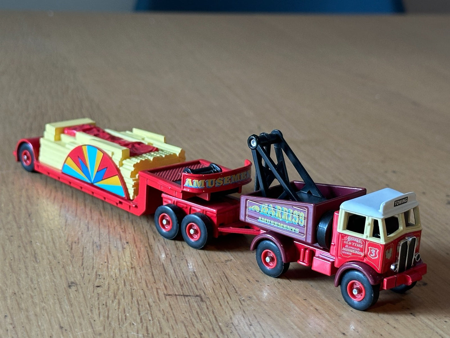 Atlas Editions OO Gauge -  AEC Mammoth and Load - 'Harris's Amusements'
