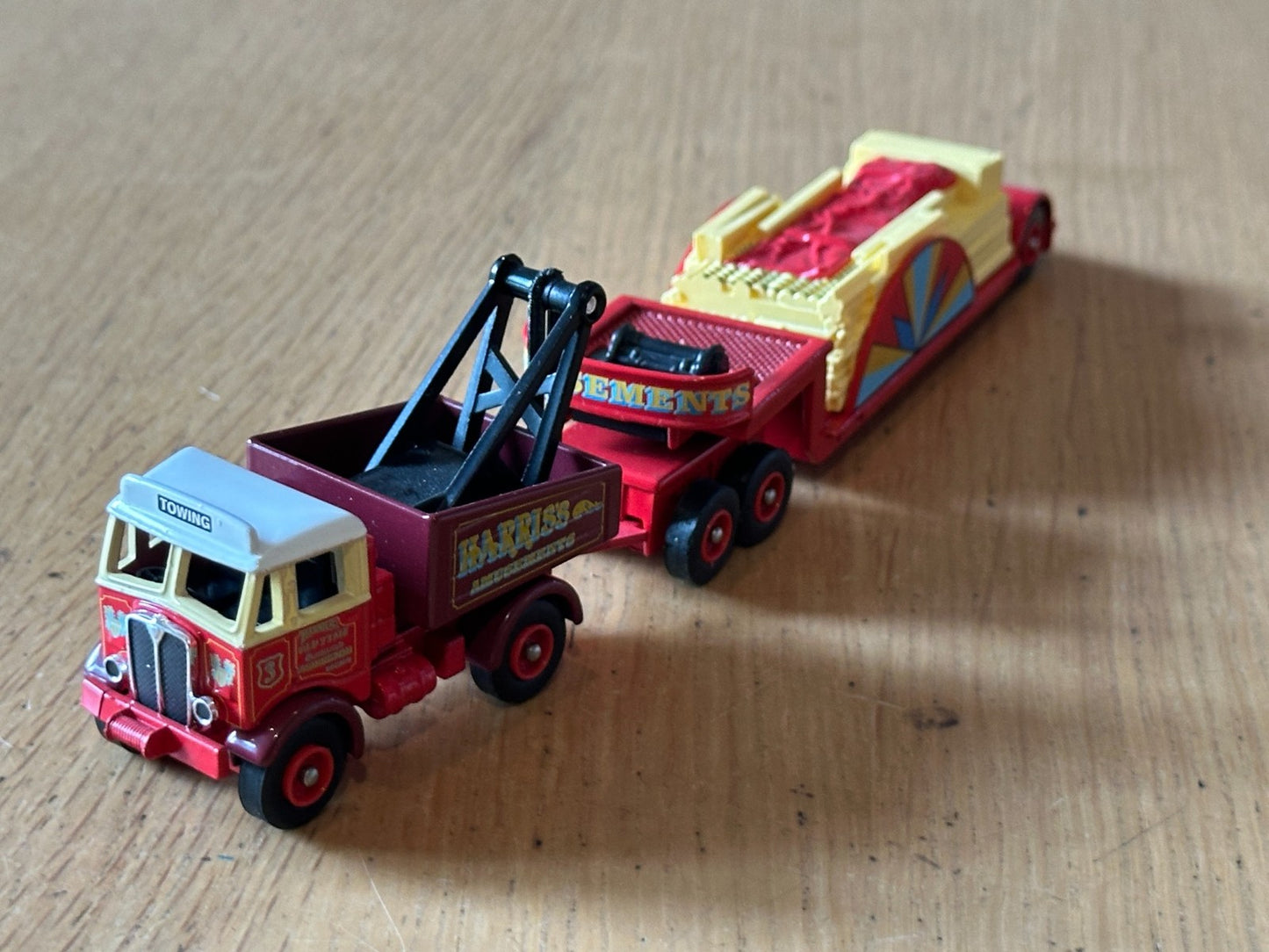 Atlas Editions OO Gauge -  AEC Mammoth and Load - 'Harris's Amusements'