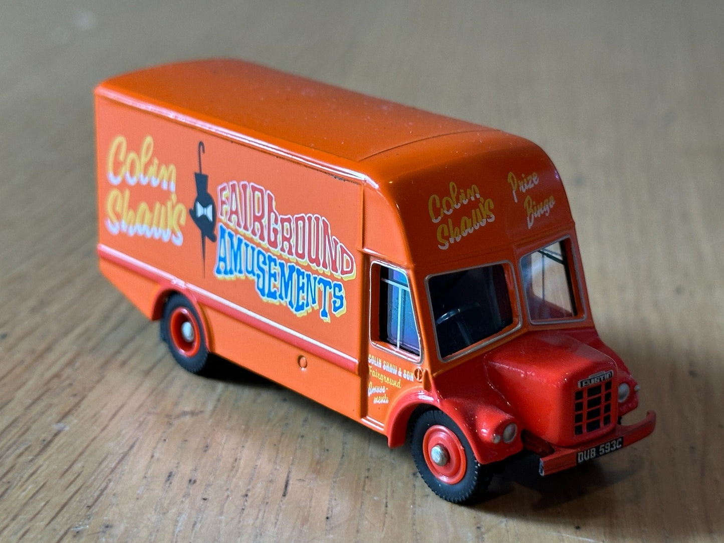 Atlas Editions OO Gauge -  Austin "Noddy" Van - 'Colin Shaw's Amusements'