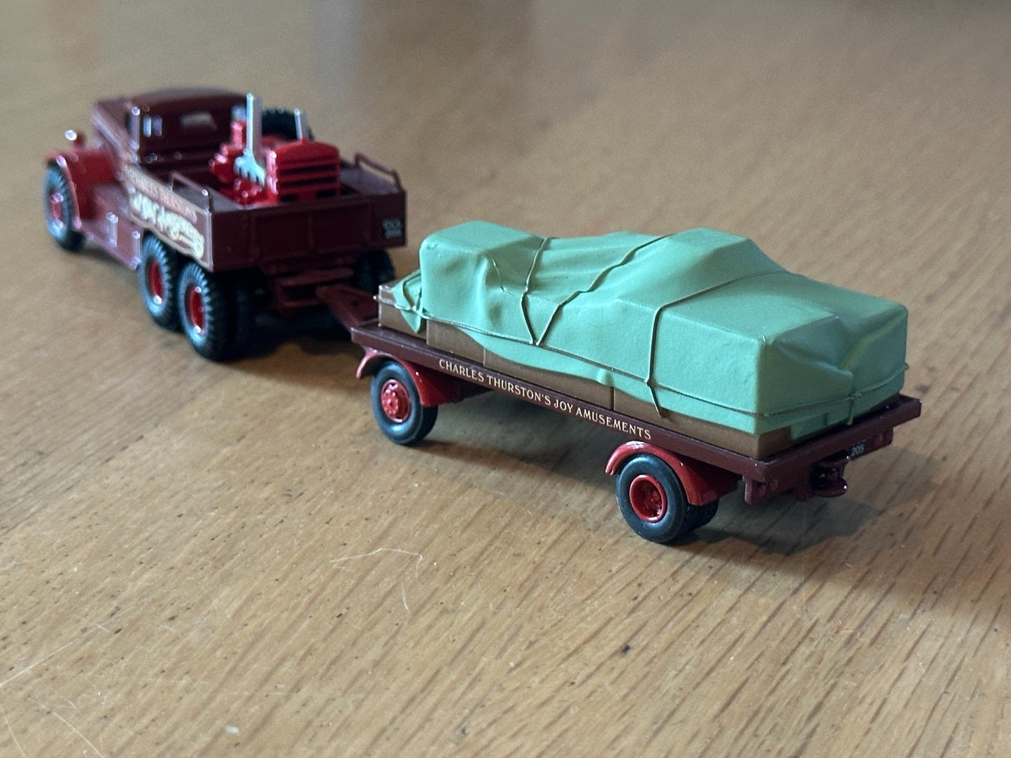 Atlas Editions OO Gauge - Diamond T Truck and Load Charles Thurston's Amusements