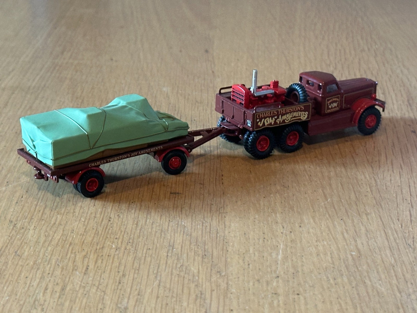 Atlas Editions OO Gauge - Diamond T Truck and Load Charles Thurston's Amusements