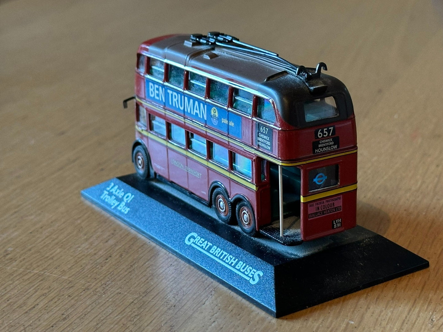 Atlas Great British Buses 1:76 3 Axle QI Trolleybus. No Box.