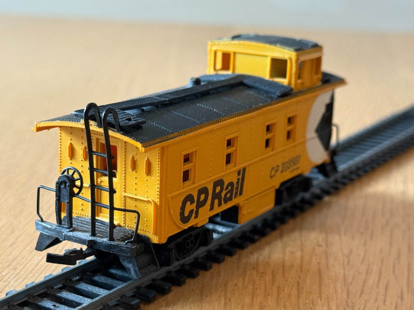 Bachmann HO Scale - Caboose-Off Center Cupola - CP Rail 203581