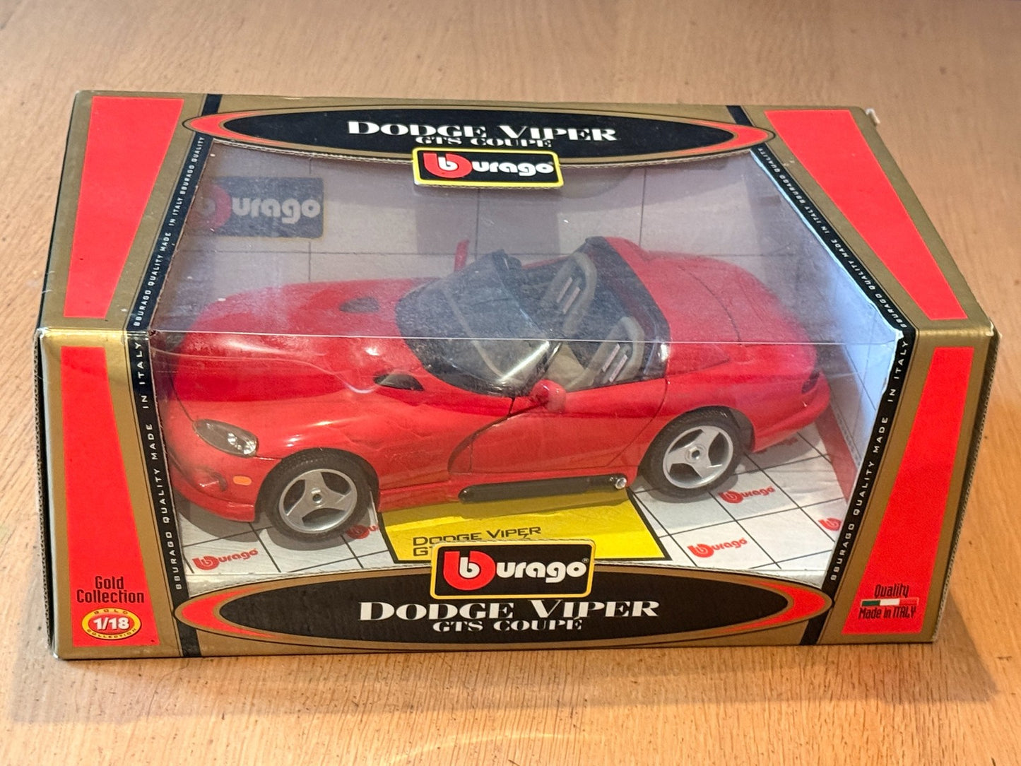 Bburago 1:18 Diecast Dodge Viper GTS Coupe