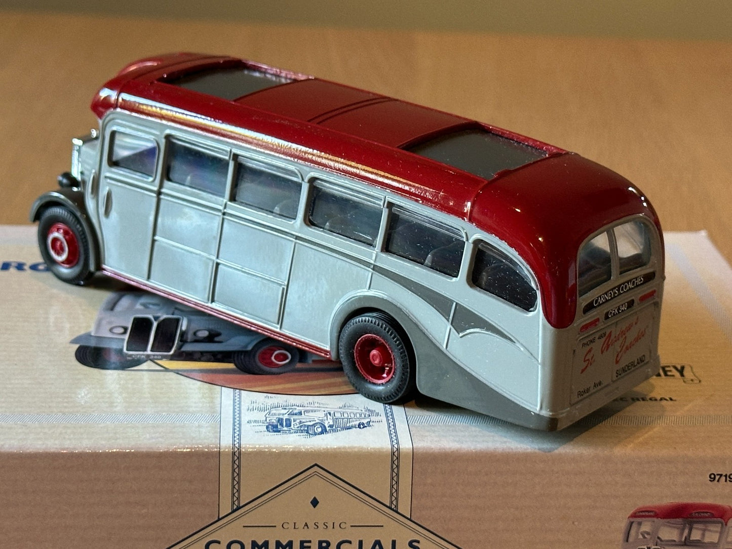 Corgi 97193 - 1:50 AEC Regal Bus - R.W Carney