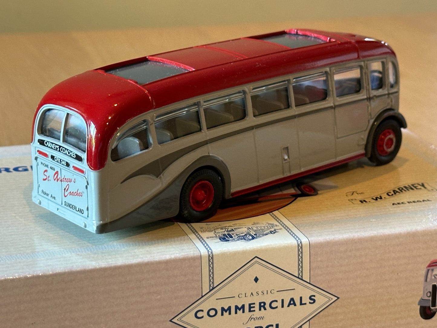 Corgi 97193 - 1:50 AEC Regal Bus - R.W Carney