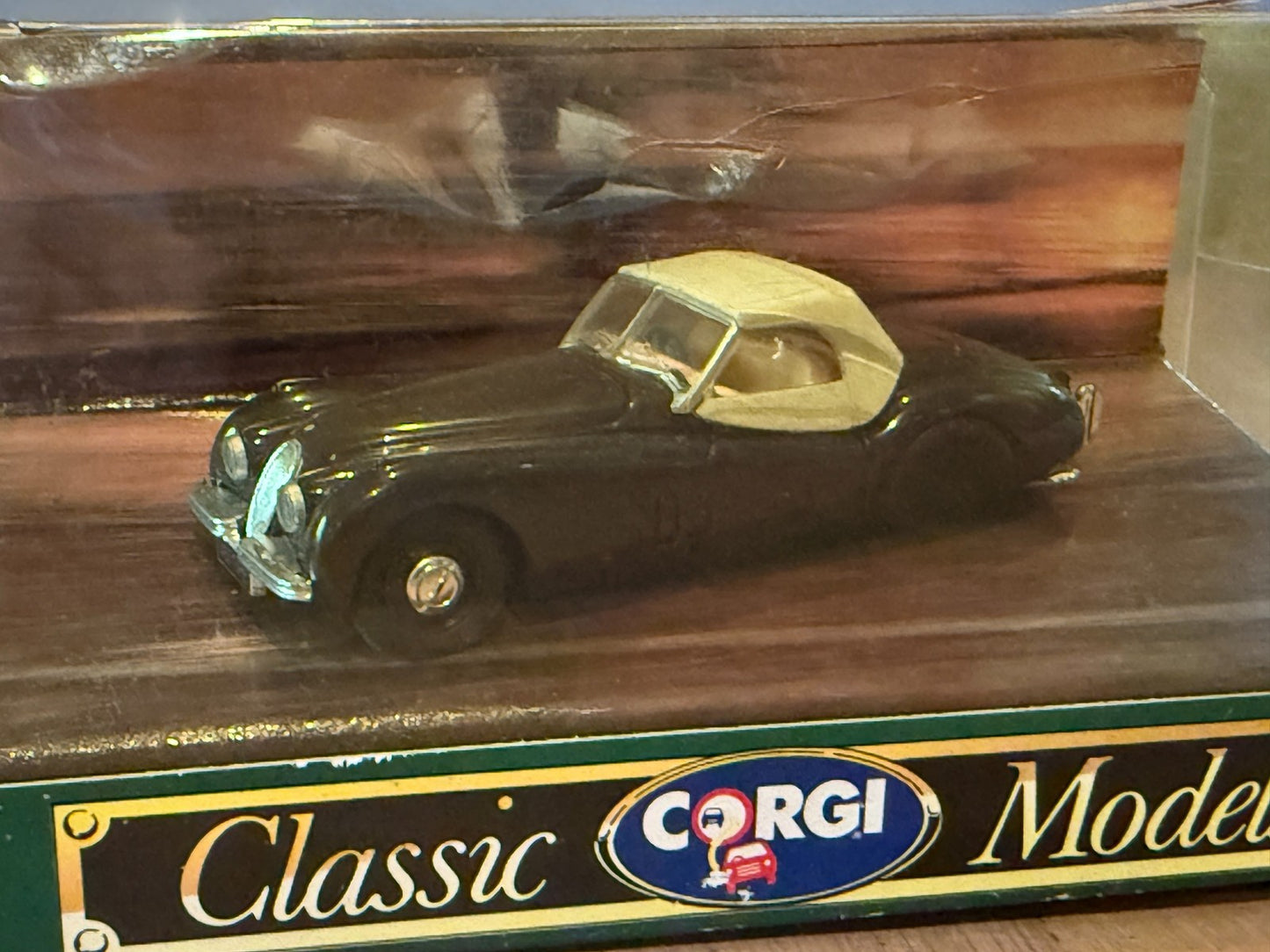 Corgi Classic Models 1:43 96041 - Jaguar XK120 BNIB
