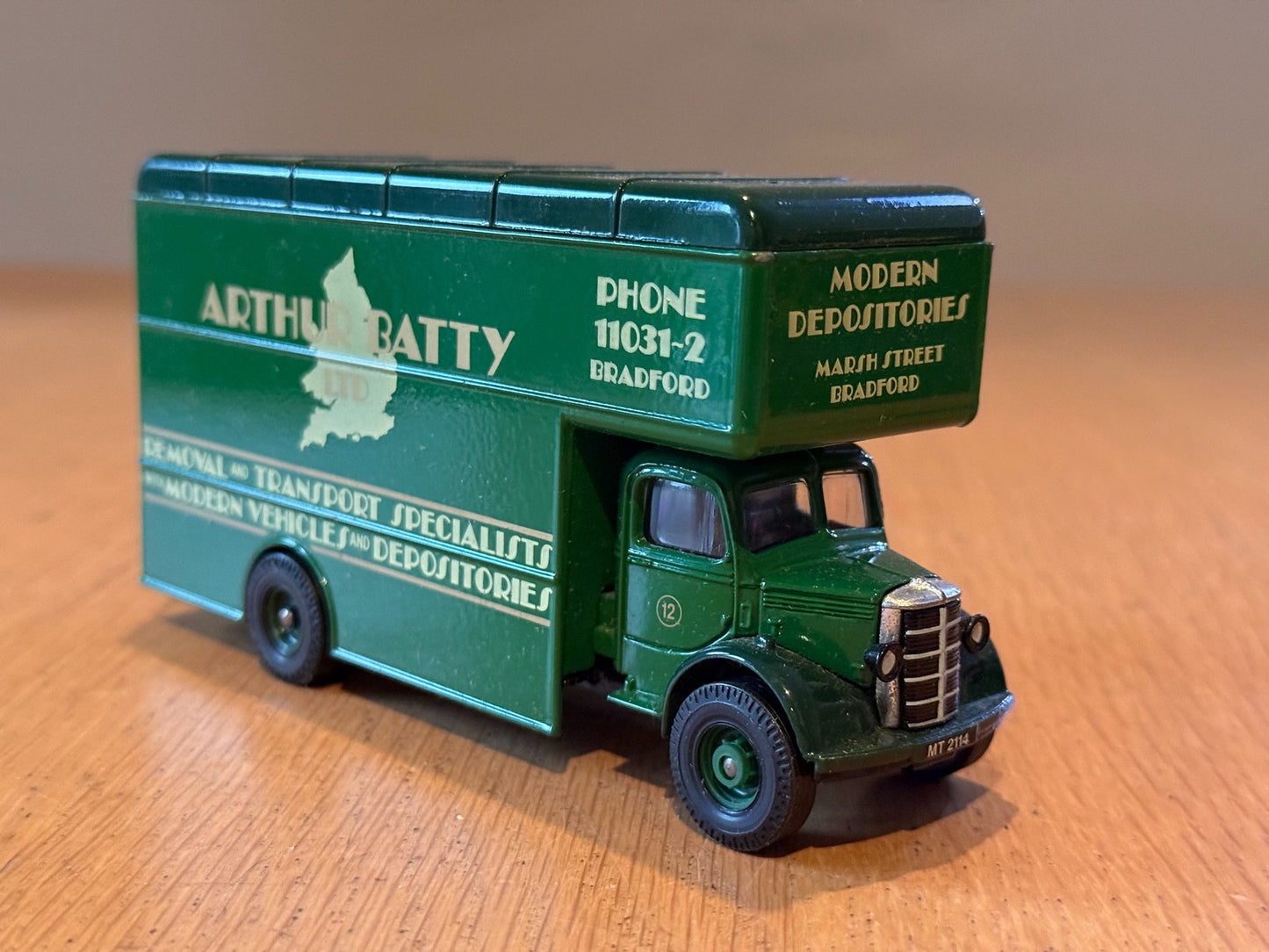 Corgi Classics 1:50 D953 - Bedford O Series Pantechnicon
