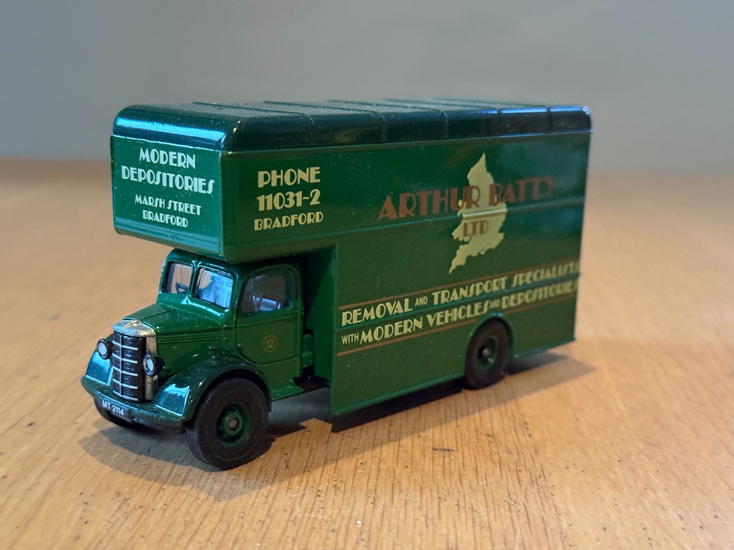 Corgi Classics 1:50 D953 - Bedford O Series Pantechnicon